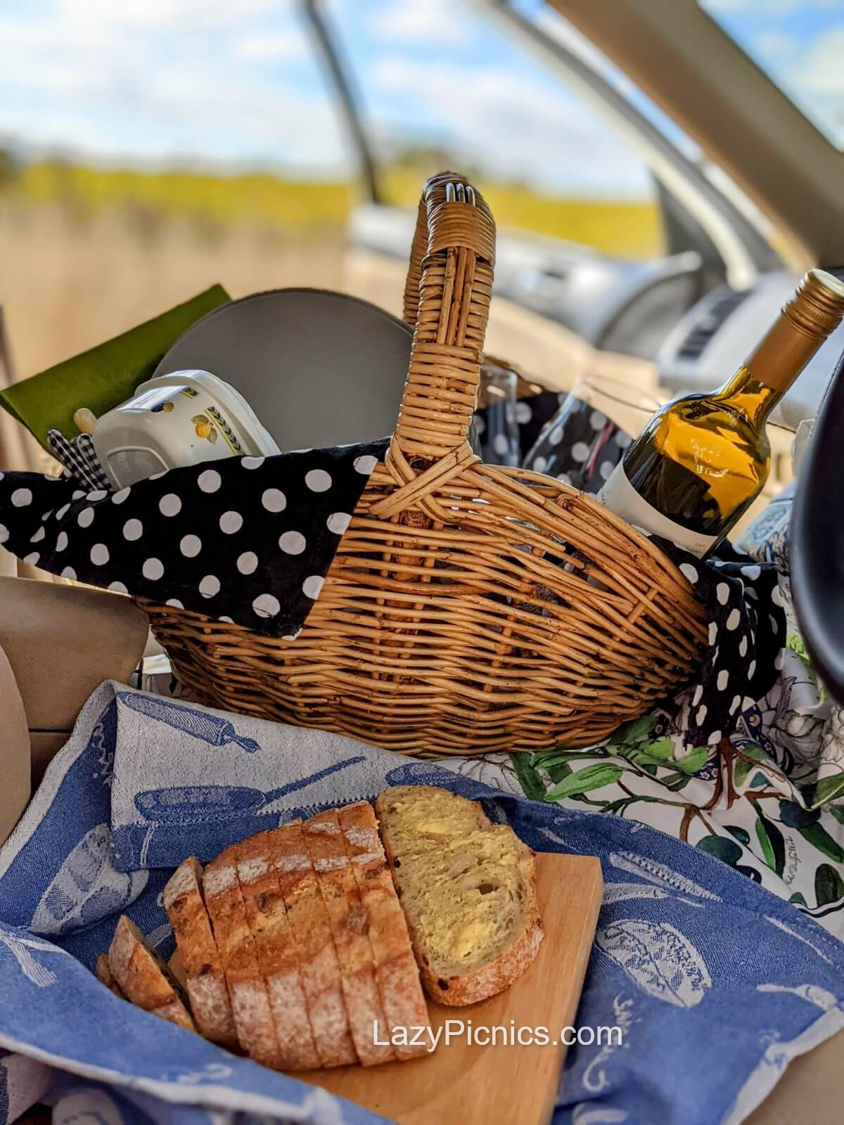 Crunchy bread in front of the picnic basket