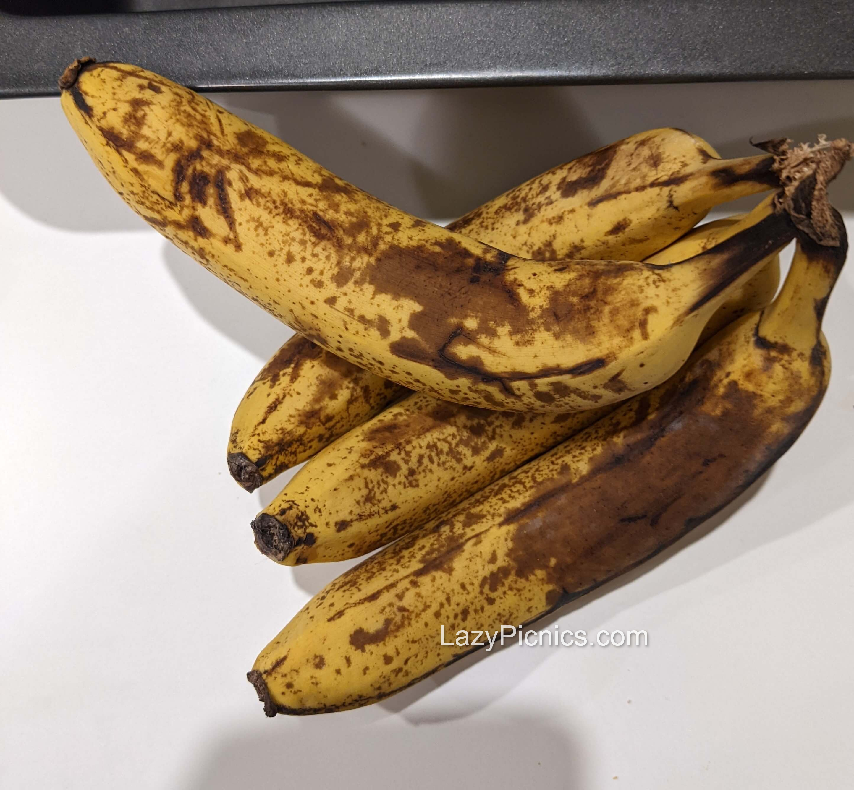 Old soft bananas for the cake