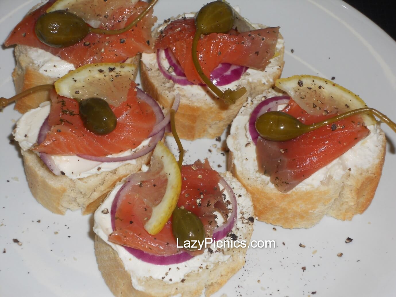 Smoked salmon and cream cheese on slices of French stick.